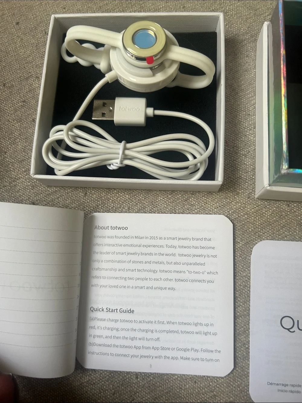 NEW in box Totwoo LOVE Smart Ring bracelet with Charger - White